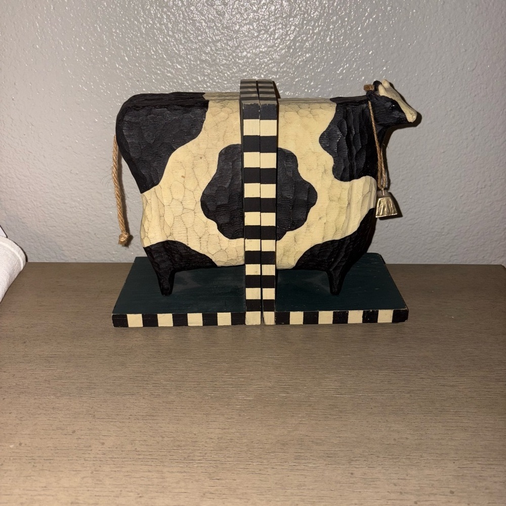 Vintage Farmhouse Cow Bookend Pair